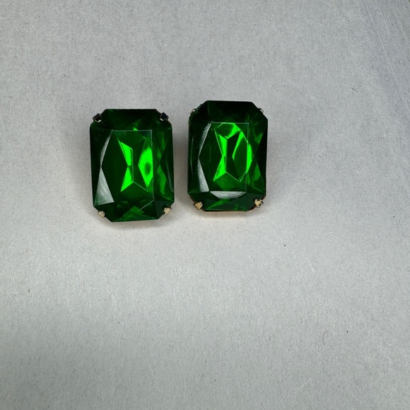 VINTAGE 1” Emerald Costume Earrings Post Studs Wicked - Picture 1 of 6